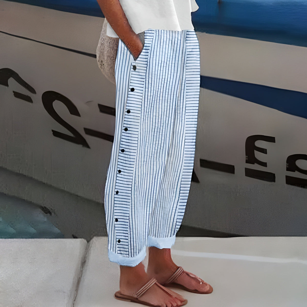 Marta | Pantaloni Cropped Donna a Righe con Dettaglio Bottoni