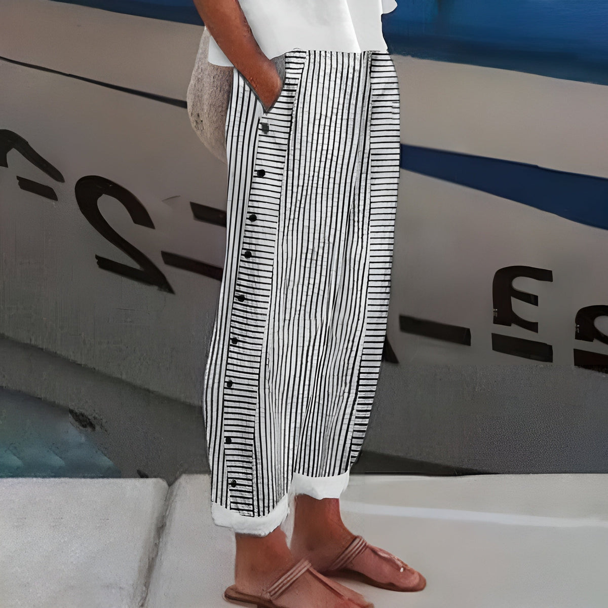 Marta | Pantaloni Cropped Donna a Righe con Dettaglio Bottoni